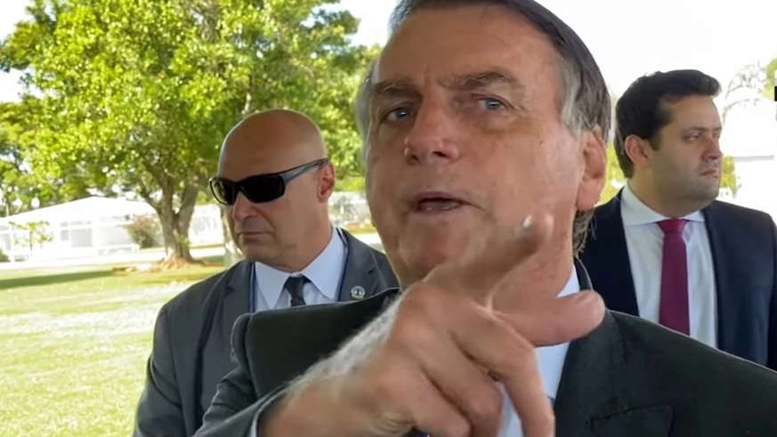 Bolsonaro ironiza projeto e diz que Mulher começou a menstruar no seu governo: "No governo do PT não menstruava"