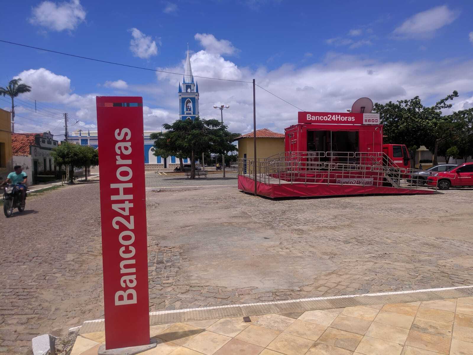 Município de São Tomé recebe Solução Móvel do Banco24Horas
