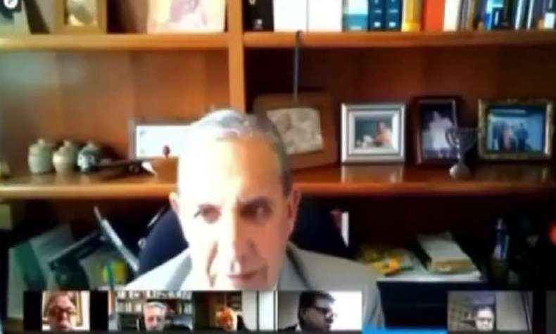 [VÍDEO] Desembargadores combinam encontro com mulheres, ao vivo, durante sessão
