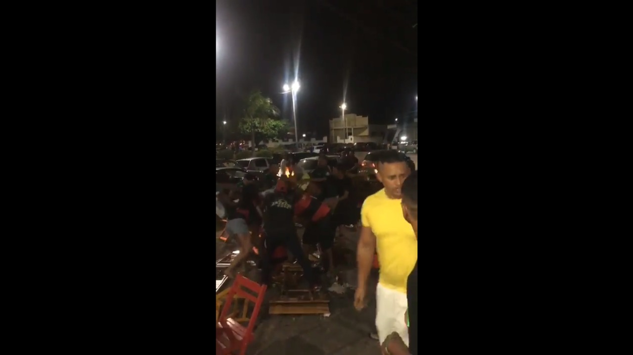 VÍDEO: Torcedores de Palmeiras e Flamengo brigam em praça de alimentação na Grande Natal