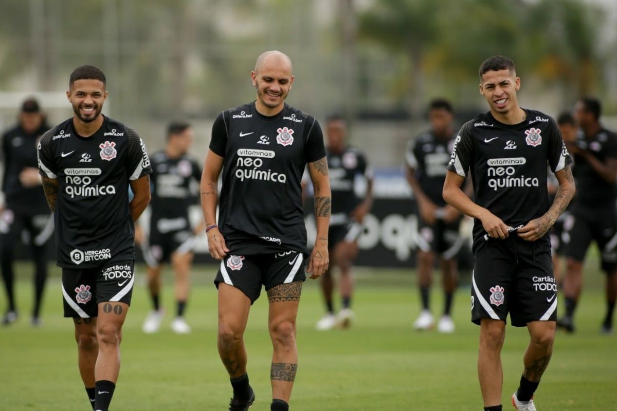 Corinthians, Atlético-MG, Vasco, Fluminense e mais; confira os jogos de hoje e onde assistir
