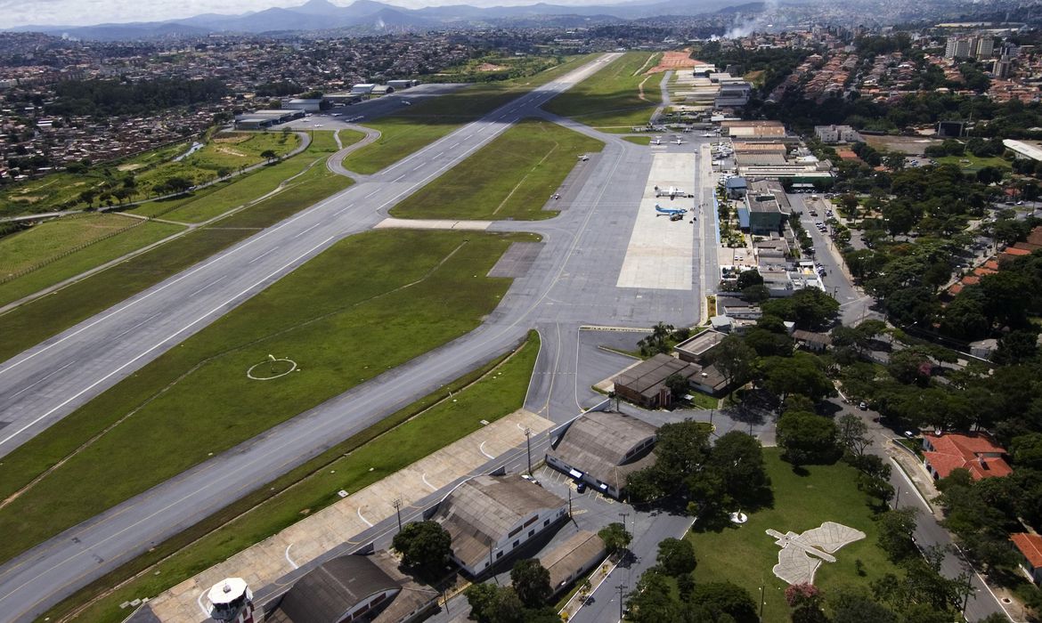 Trabalhadores do setor aéreo cancelam greve programada para amanhã