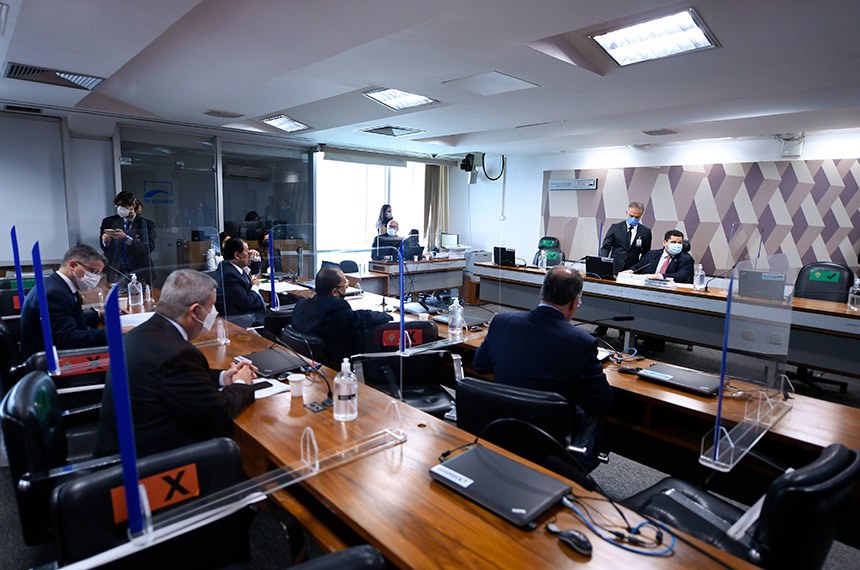 PEC dos Precatórios é aprovada pela CCJ do Senado; texto vai a plenário