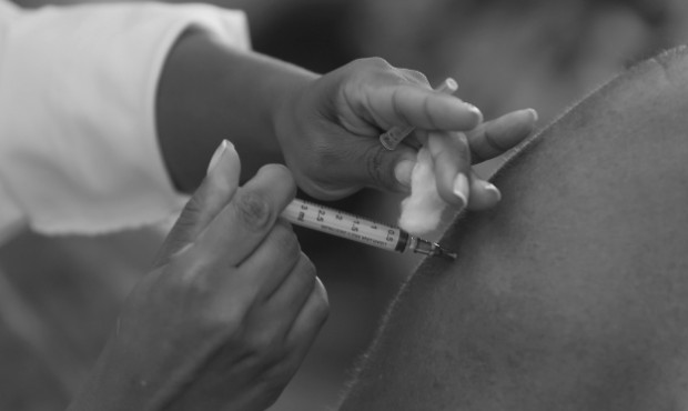 Exame preliminar detecta variante ômicron em 2 brasileiros em SP, diz Anvisa