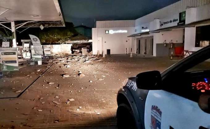Bandidos explodem posto de combustíveis na zona Sul de Natal