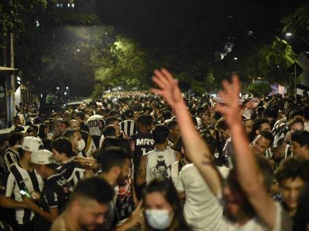 Homem é esfaqueado em festa do título do Atlético-MG