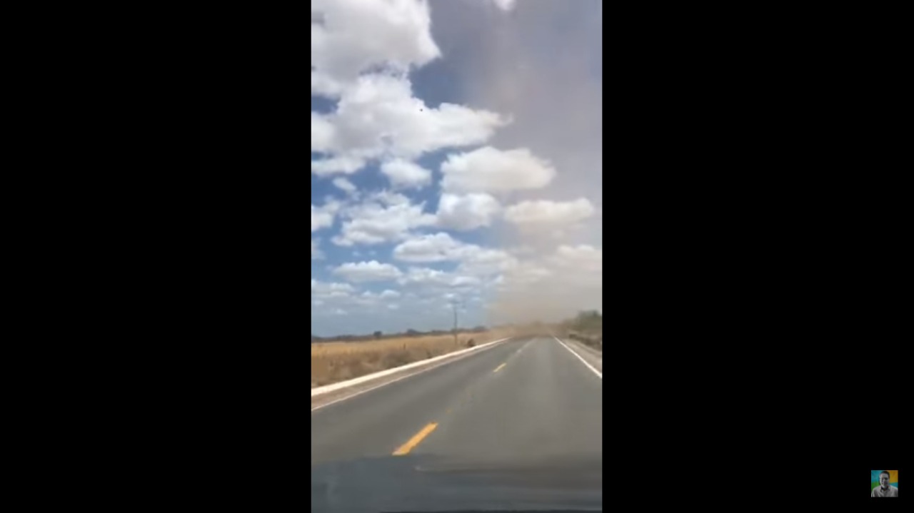 Vídeo impressionante mostra redemoinho atravessando estrada no RN; assista