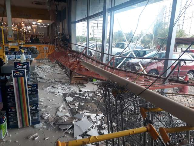 Teto da Lampadinha desaba; VEJA IMAGENS