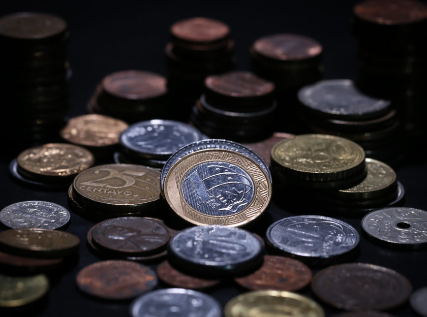 Auxílio Emergencial diminuiu extrema pobreza em 2020, mostra IBGE