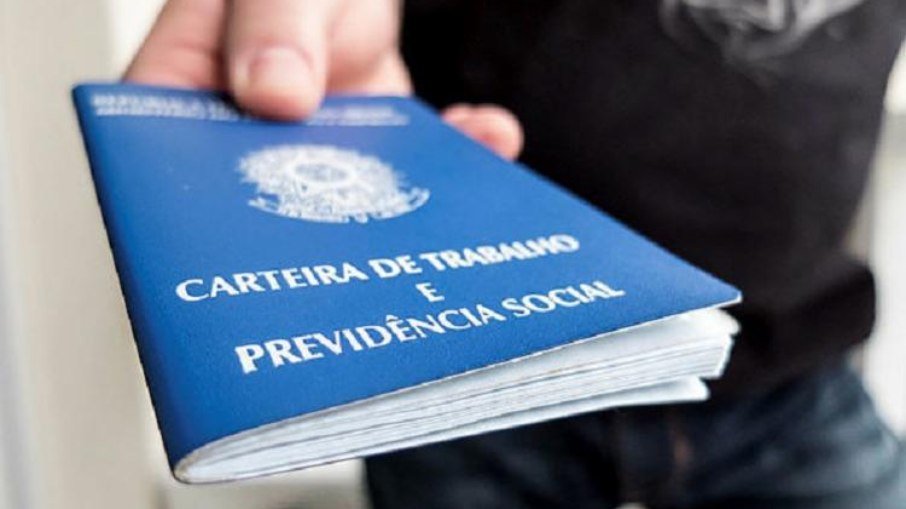 Nova proposta de reforma trabalhista autoriza trabalho aos domingos e proíbe motoristas de app na CLT