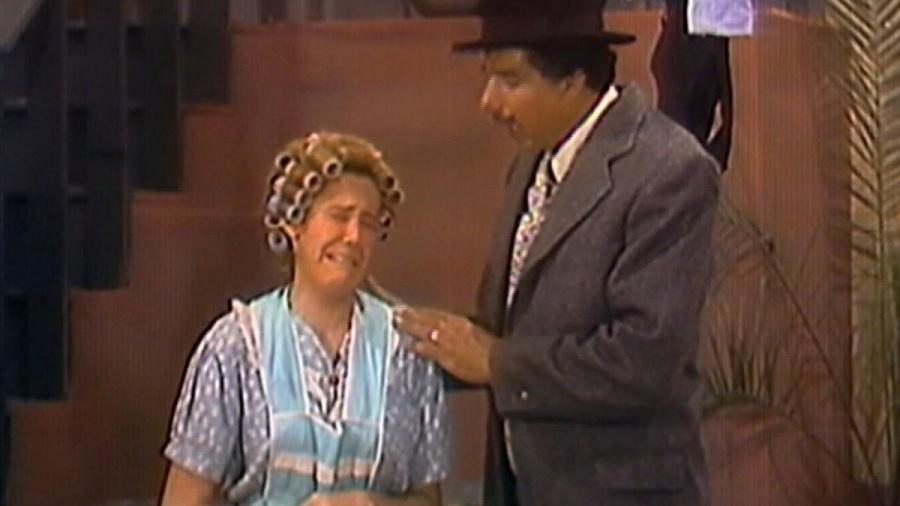 'Chaves': Professor Girafales vivia caso extraconjugal com Dona Florinda