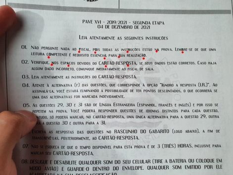Universidade aplica prova com frase "Fora Bolsonaro" formada em caracteres em negrito