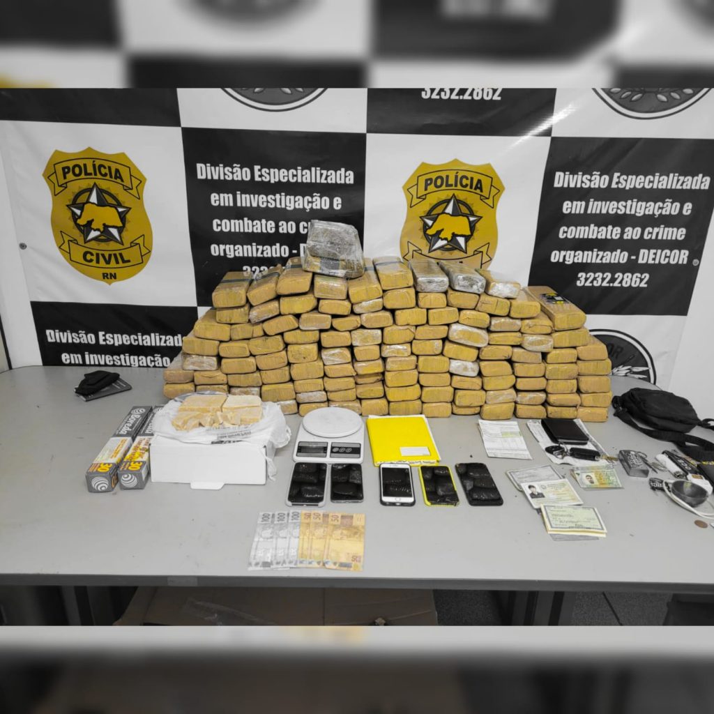 VÍDEO: Polícia intercepta carro, apreende 100 kg de drogas e prende 4 suspeitos em Natal; veja ação