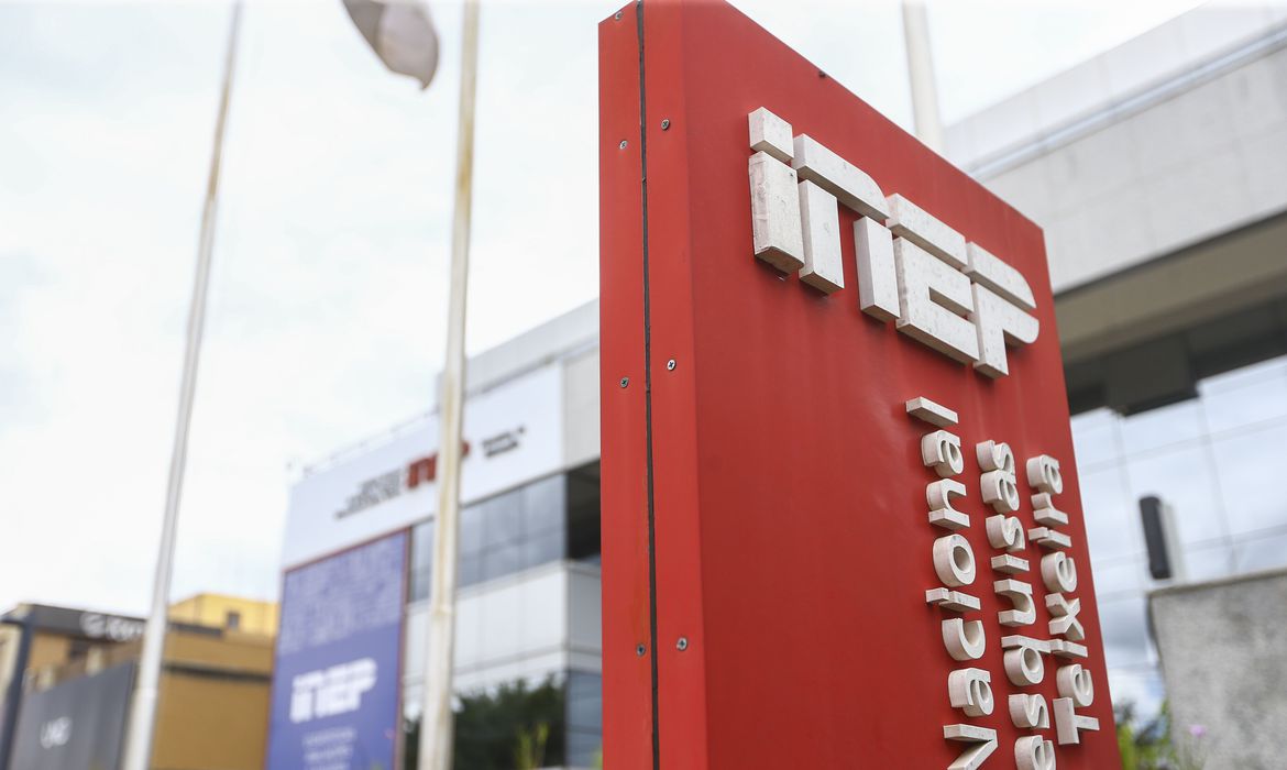 PF investiga superfaturamento em impressão de provas do Enem nos governos Lula, Dilma e Temer