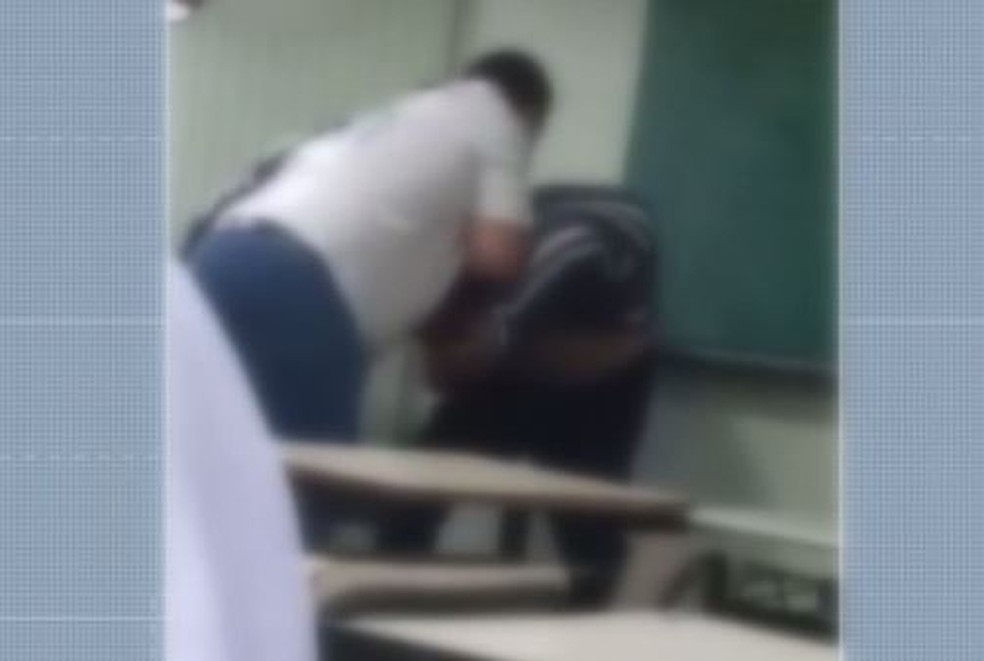 Pai de aluna agride professor após filha relatar assédio sexual em escola estadual
