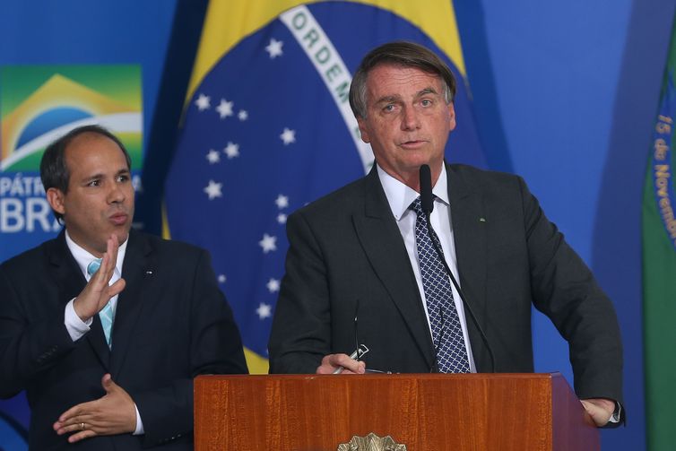 Bolsonaro diz que PEC dos Precatórios não é calote