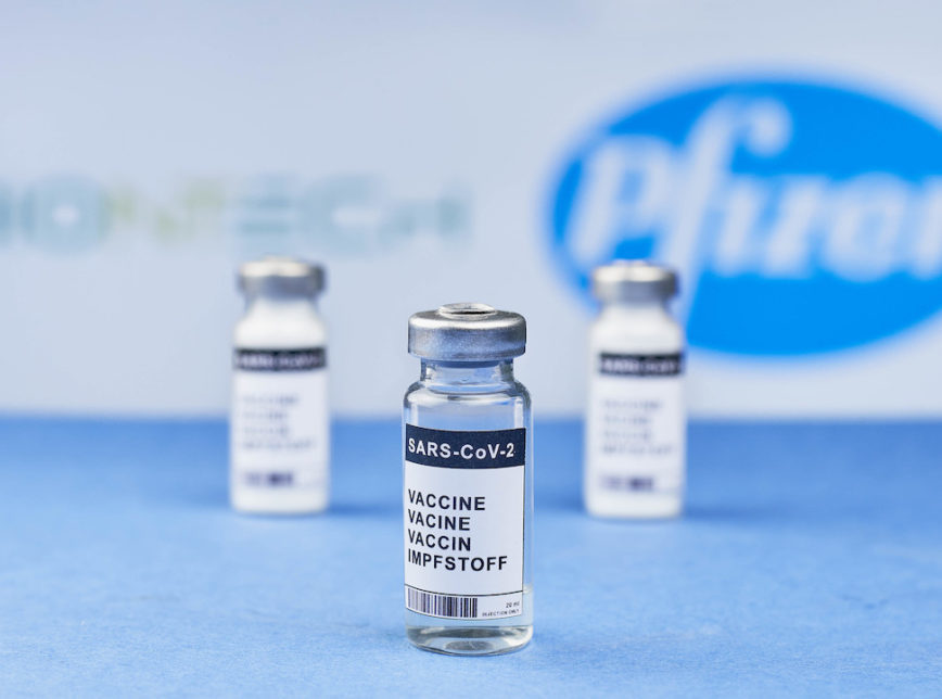 Três doses de Pfizer neutralizam variante Ômicron, anuncia a farmacêutica