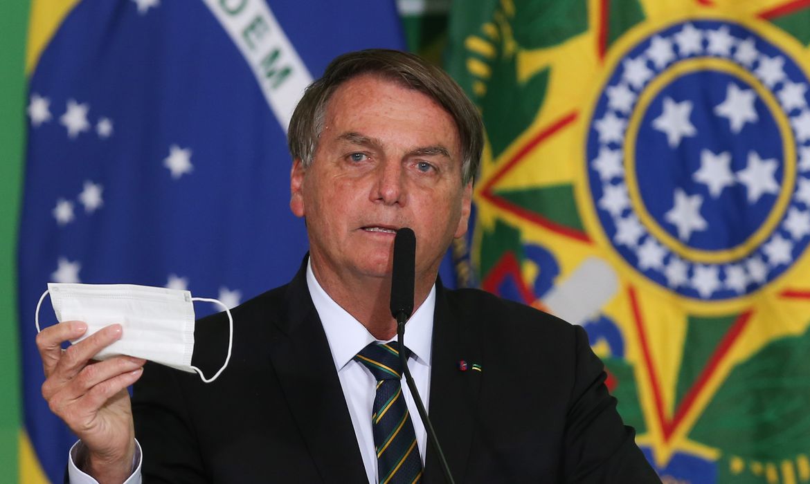 Bolsonaro diz que “jamais” vai exigir passaporte da vacina