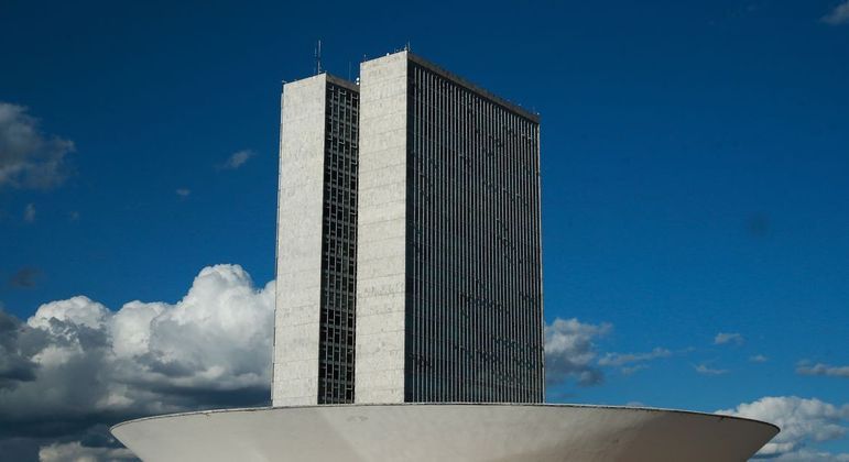 Congresso promulga PEC dos Precatórios e viabiliza pagamento do Auxílio Brasil