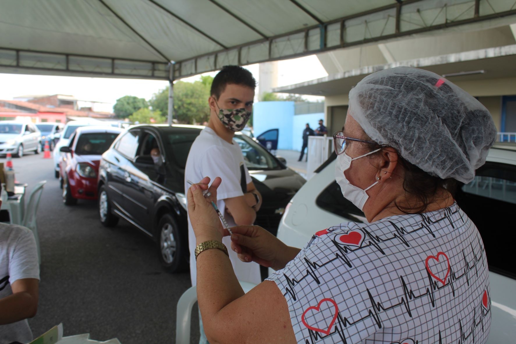 Covid: Drives de vacinação funcionam até 18h neste sábado (11) em Natal