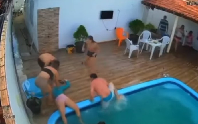 VÍDEO: Sugada por ralo de piscina, garota de 13 anos é salva após dois minutos submersa; assista