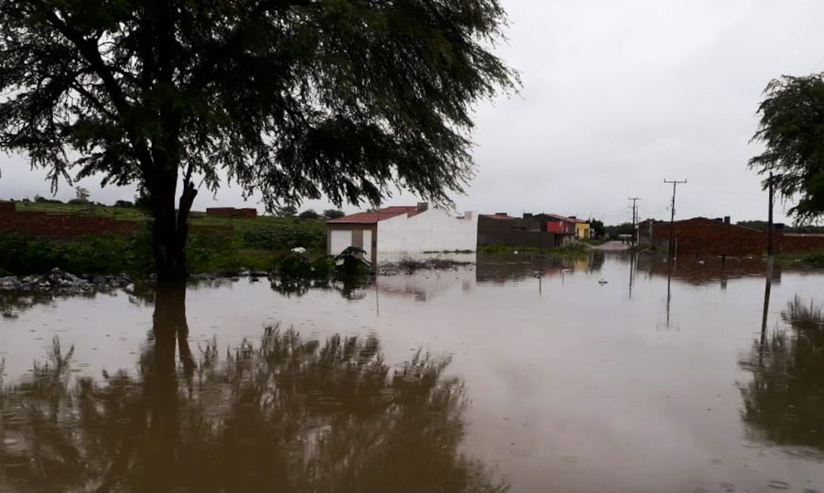 Ciclone provoca chuvas de até 450 mm e causa calamidade em estado do Nordeste