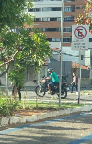 Grupo de corrida de rua é assaltado enquanto descansava em bairro nobre de Natal