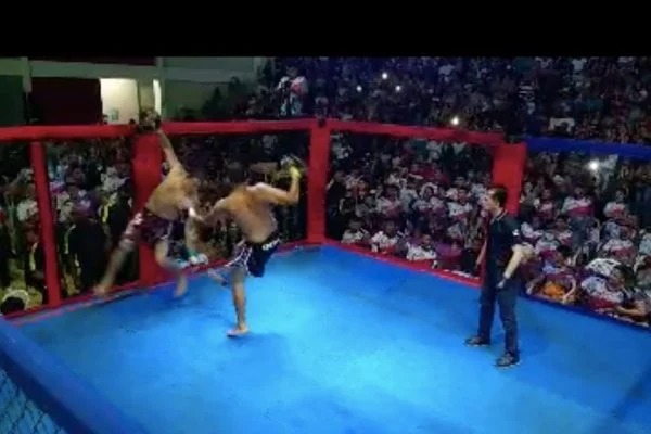 VÍDEO: Prefeito e vereador da oposição fazem luta de MMA para resolver desavenças; VEJA