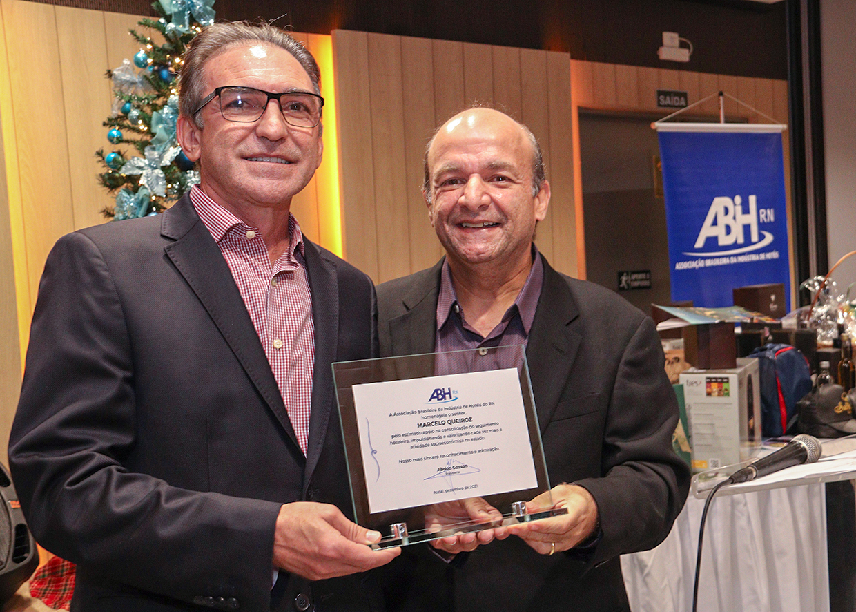 Marcelo Queiroz recebe homenagem da ABIH pelo apoio da Fecomércio ao turismo