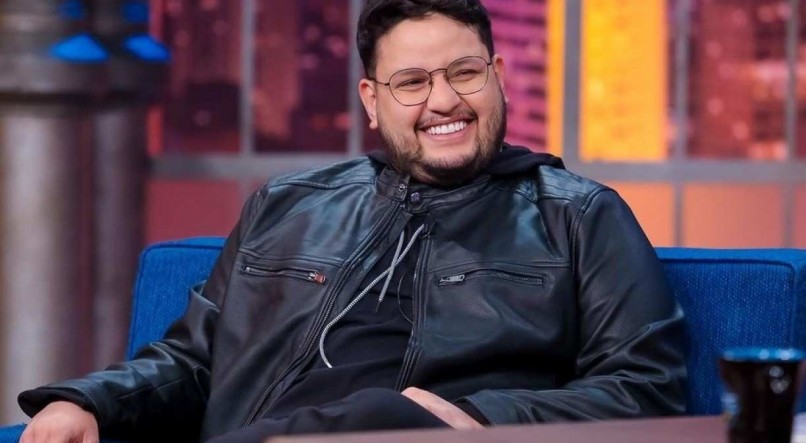 Cantor sertanejo é internado às pressas; saiba estado de saúde