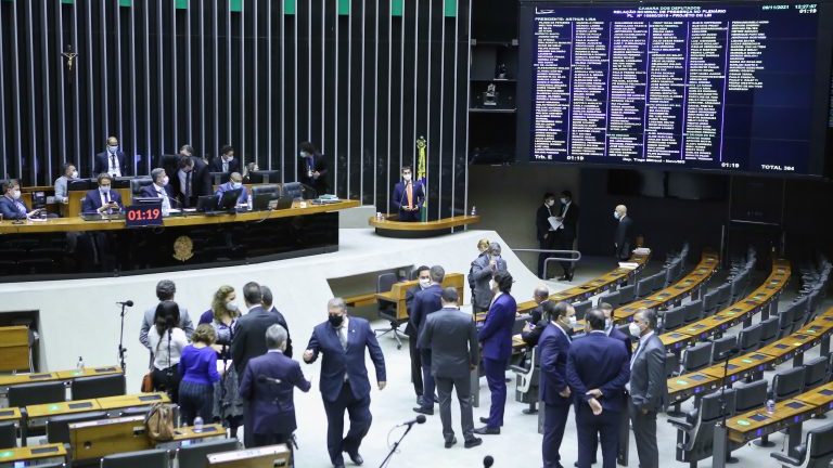 Câmara aprova texto da PEC dos Precatórios em 2º turno