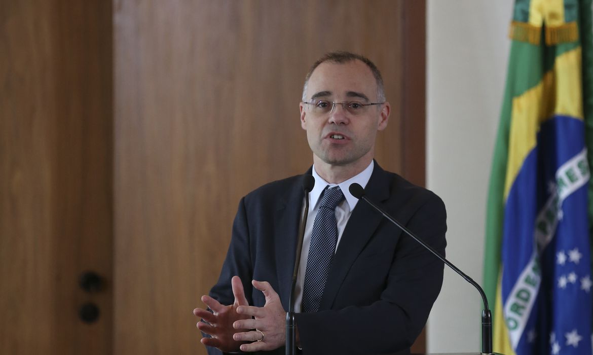 Com a presença de Bolsonaro, Mendonça toma posse hoje como novo ministro do STF
