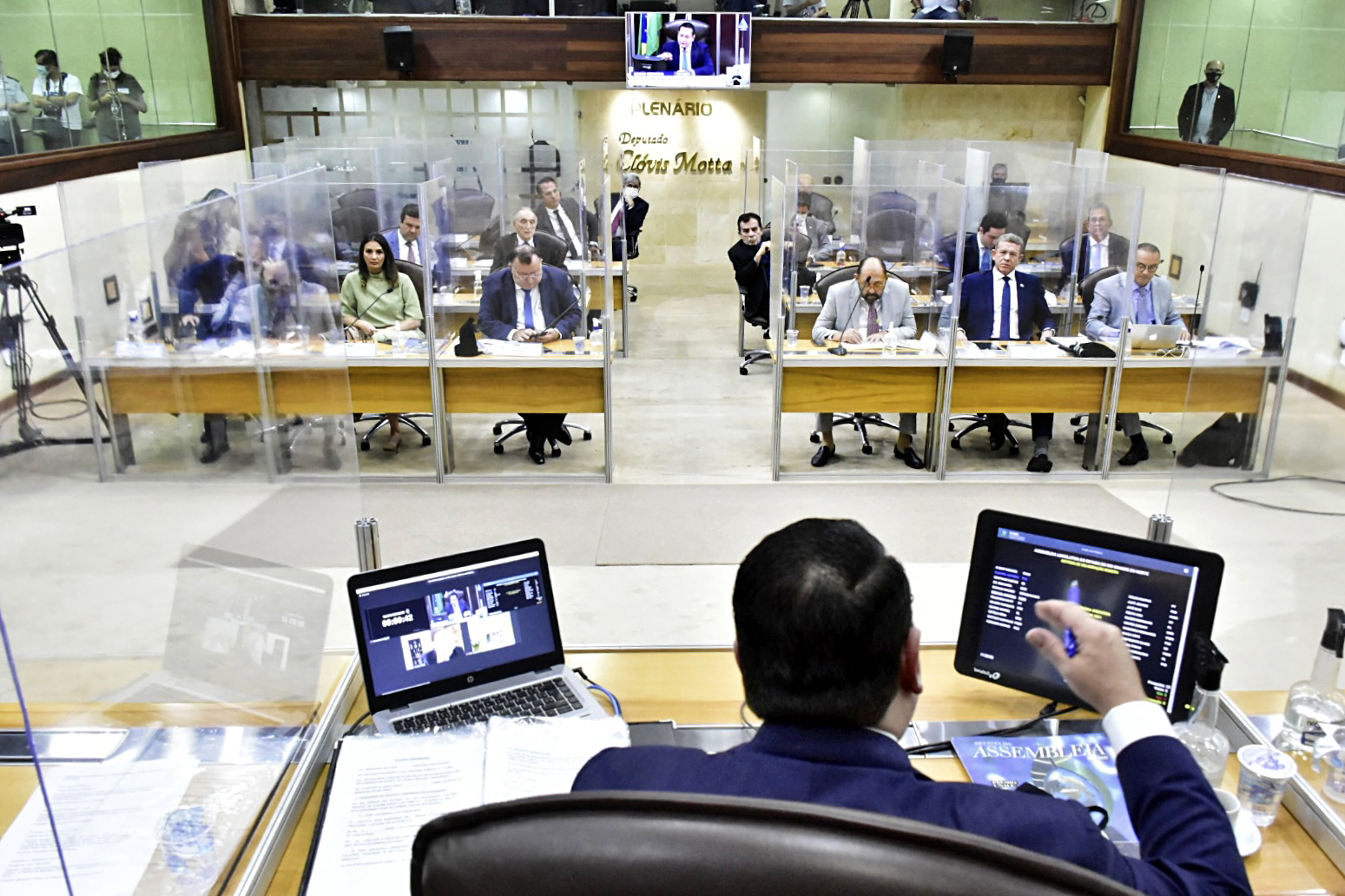 Deputados do RN aprovam reajustes salariais de servidores e autonomia da UERN