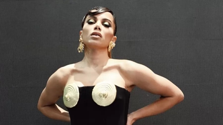 Anitta é anunciada em Réveillon de TV Americana comandado por Miley Cyrus