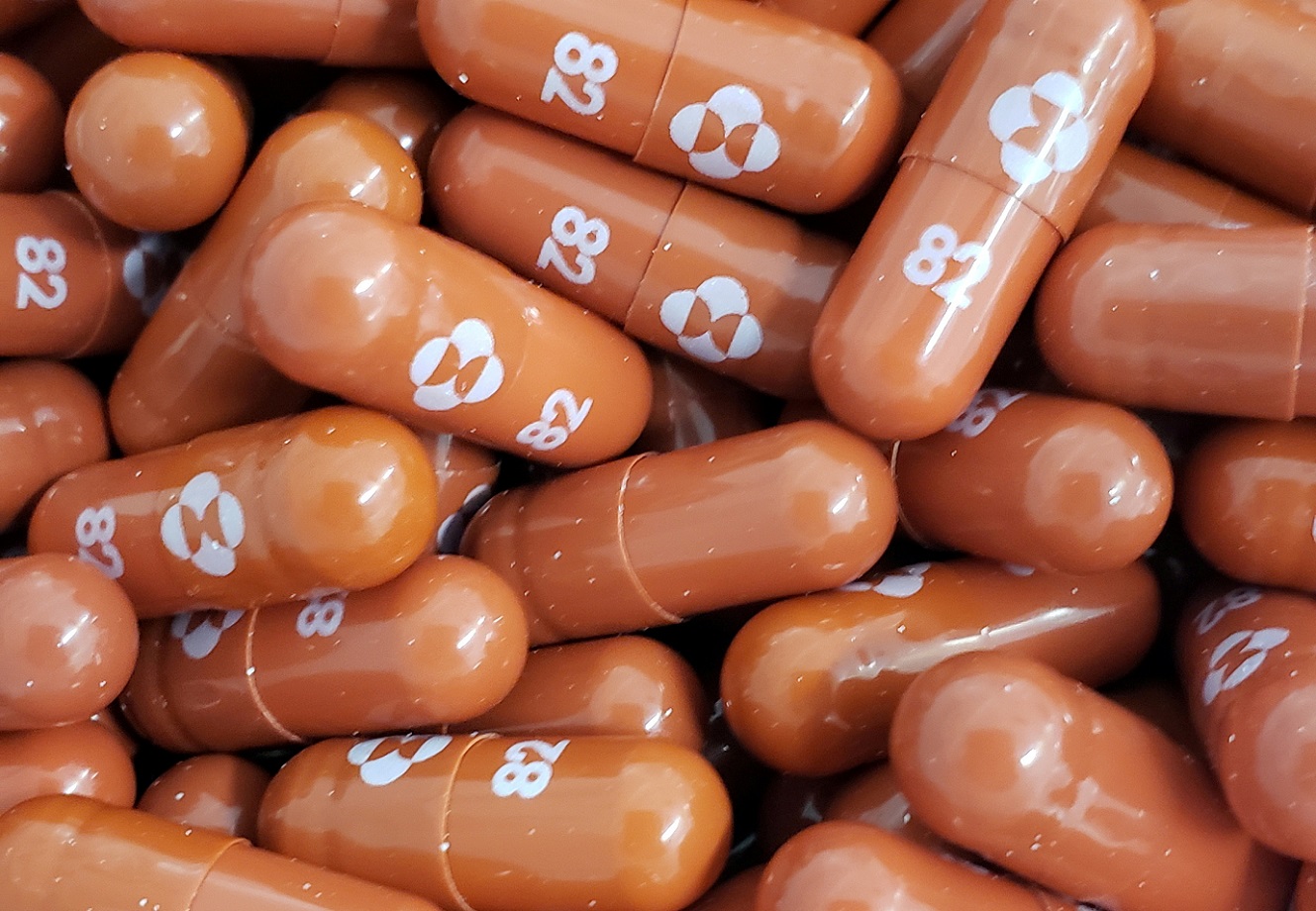 Agência reguladora dos EUA aprova uso emergencial de pílula contra Covid-19 da Pfizer