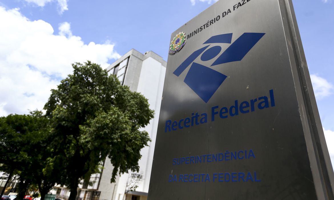 Delegados da Receita entregam cargos, após decisão de reajuste para policiais