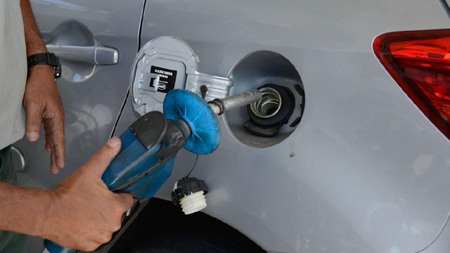 Tanque cheio consome mais? Veja mitos e verdades ao abastecer seu carro