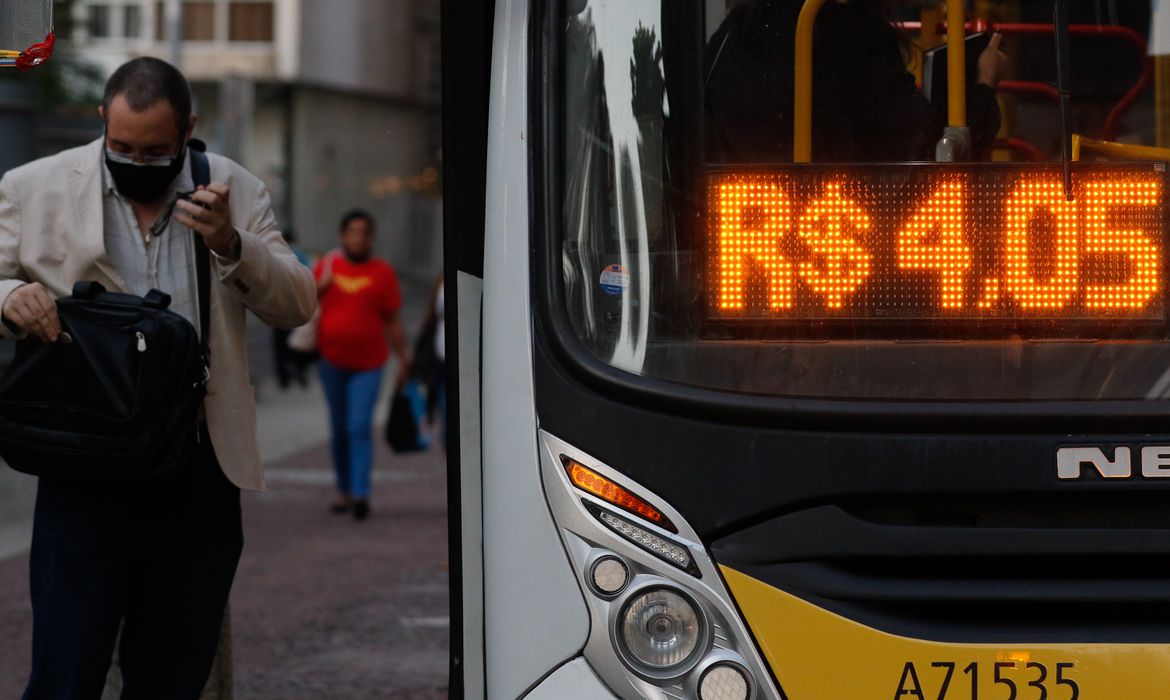 Prévia da inflação oficial fecha ano em 10,42%, maior taxa desde 2015