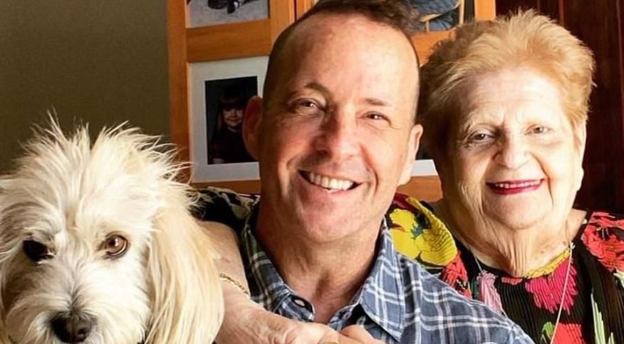 Filho escreve obituário irônico para sua mãe e viraliza nas redes sociais