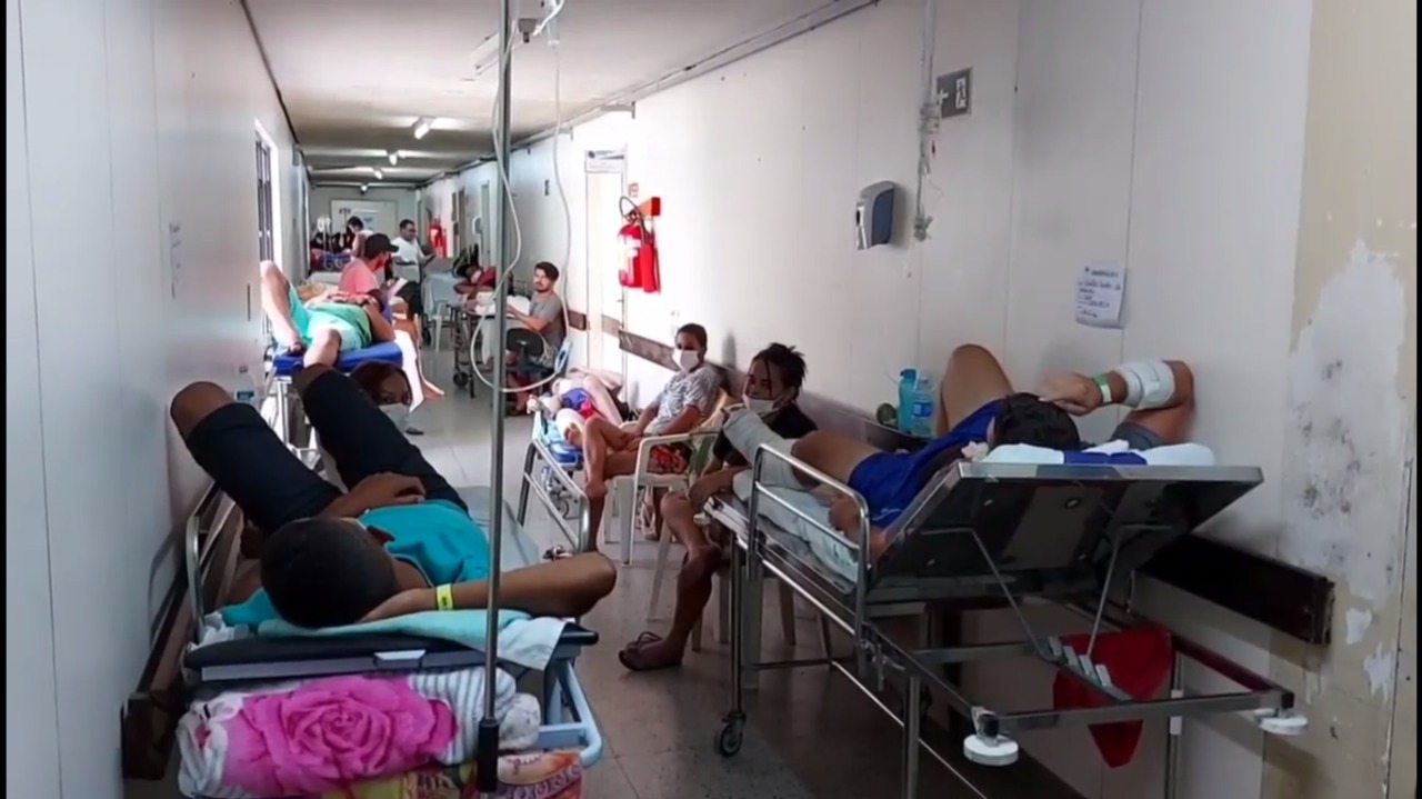 VÍDEO: Sinmed encontra paciente com AVC deitado em maca no chão do Walfredo