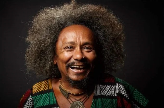 Chico César é diagnosticado com Covid e tem show cancelado na reabertura do Forte do Reis Magos