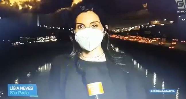 VÍDEO: Repórter sofre tentativa de assalto ao vivo; assista