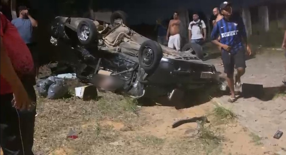 Jovem universitário morre após bater carro de frente com caminhão guincho na Grande Natal
