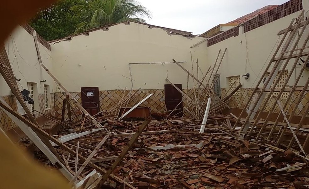 Telhado de salão paroquial de convento desaba após chuva em Mossoró