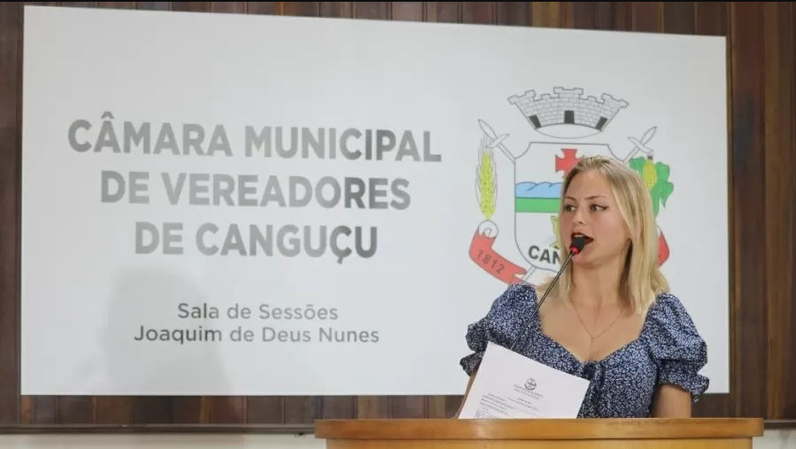Vereadora afirma que foi desrespeitada após ser eleita para 'embelezar' mesa da Câmara