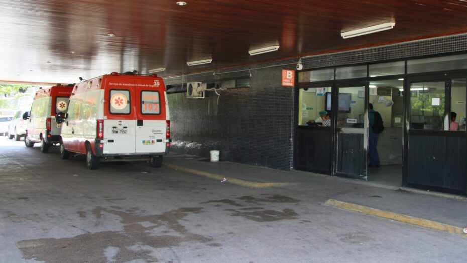 Bebê nasce na porta do Walfredo Gurgel, é reanimado por 15 minutos e sobrevive
