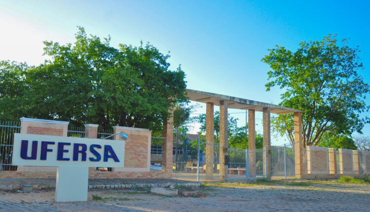 Ufersa publica edital para servidores; salários de até R$ 4.180,66