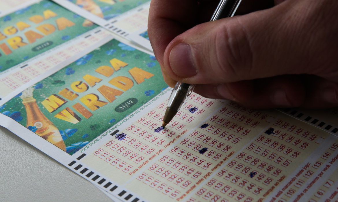 Apostador tem até às 17h de hoje para jogar na Mega da Virada