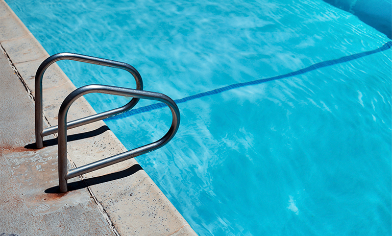 Menina de 3 anos morre após se afogar em piscina de casa de praia no RN