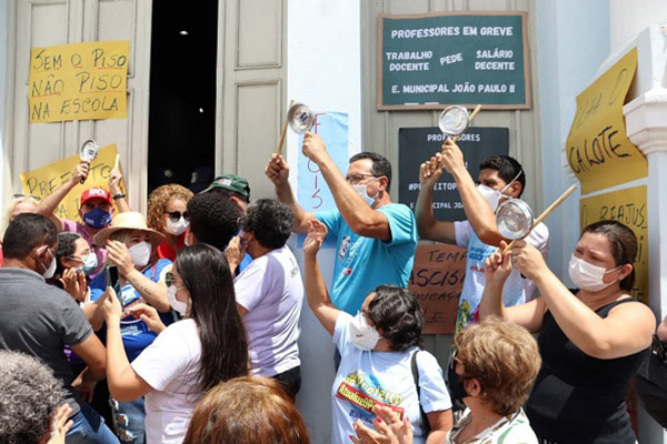 Prefeitura veta parcialmente o reajuste dos professores da rede municipal de Natal